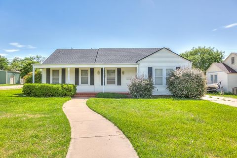 Homes For Sale - 601 N 3rd Street<br/> Runnels County, Ballinger, TX 76821