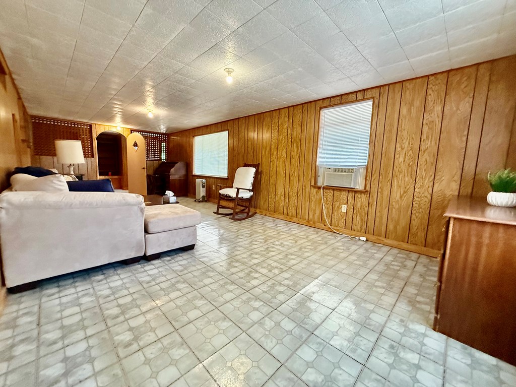 200 N Pecos St, Camp Wood, Texas image 9