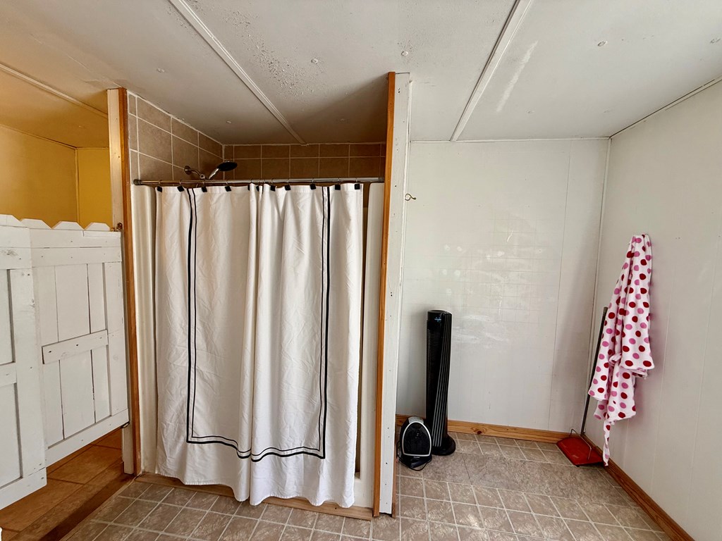 200 N Pecos St, Camp Wood, Texas image 31
