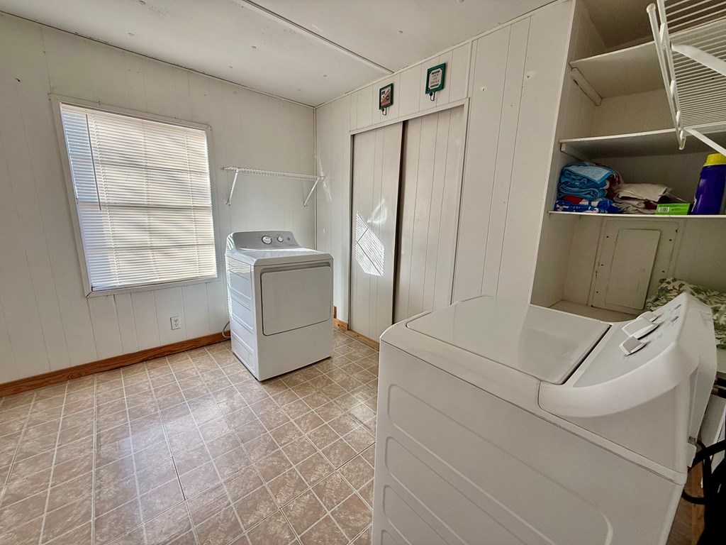 200 N Pecos St, Camp Wood, Texas image 32