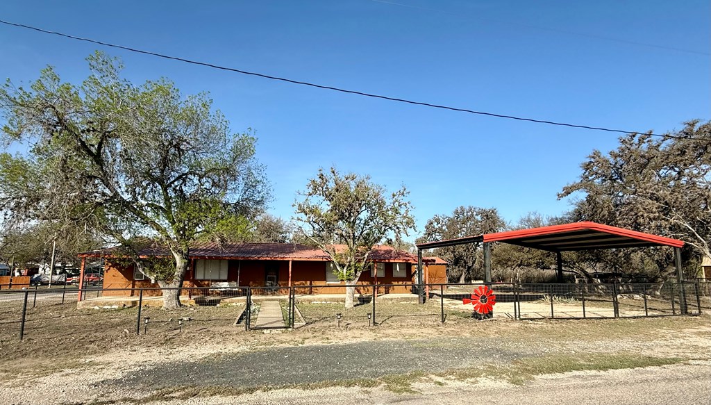 200 N Pecos St, Camp Wood, Texas image 2