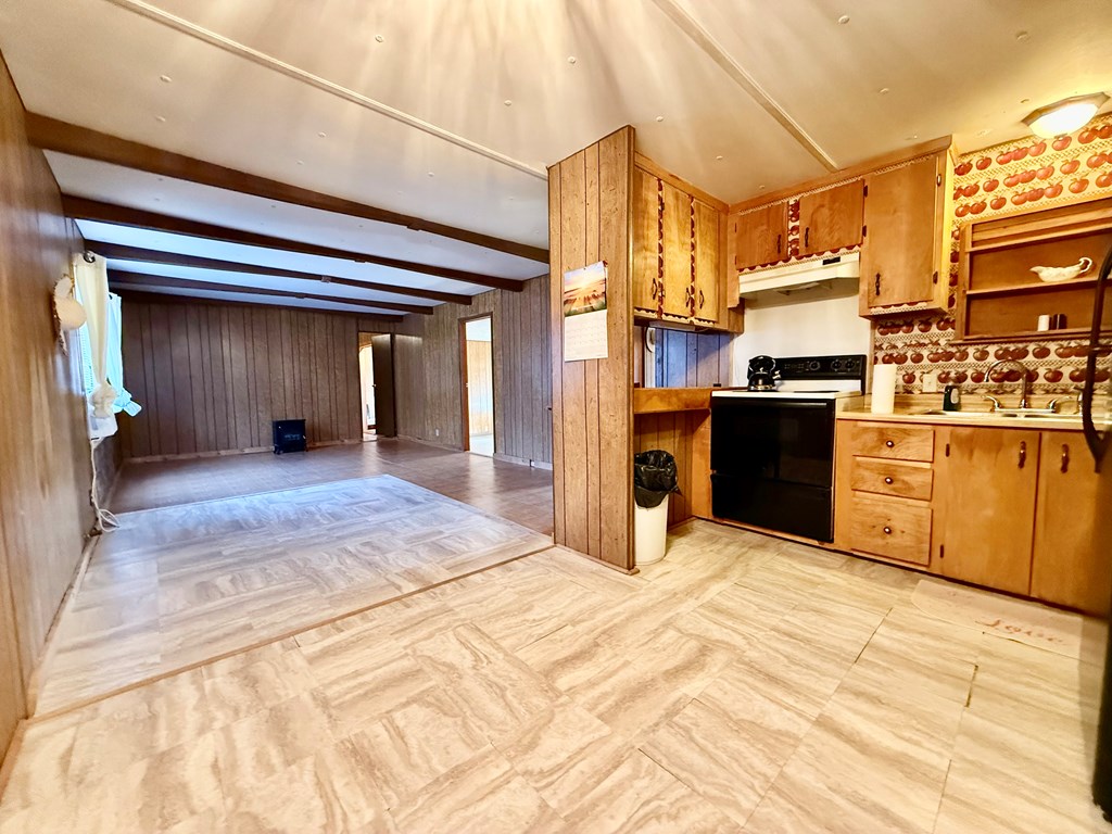 200 N Pecos St, Camp Wood, Texas image 15