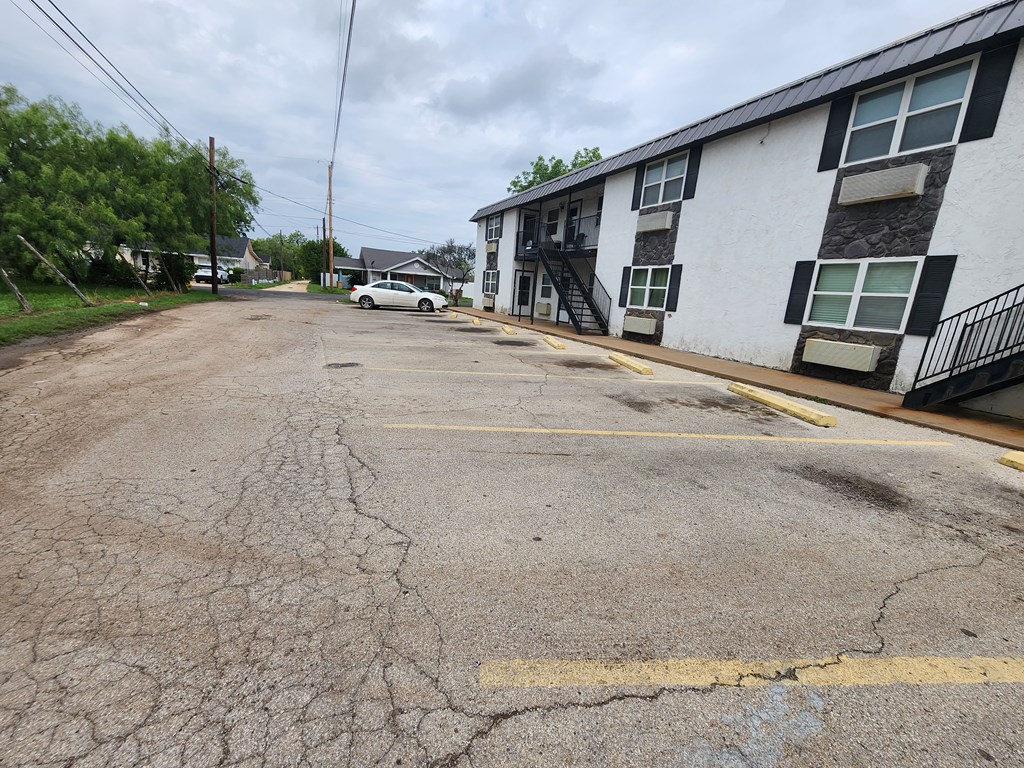1901 Pulliam St - Photo 4