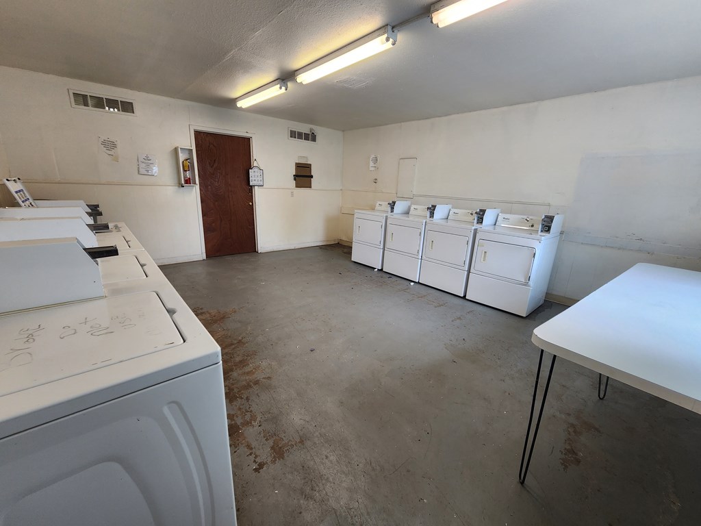 1901 Pulliam St - Photo 2