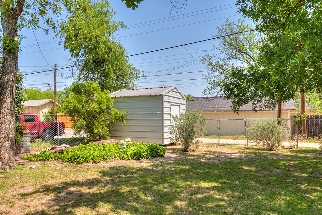 214 N Adams St, San Angelo, Texas image 23