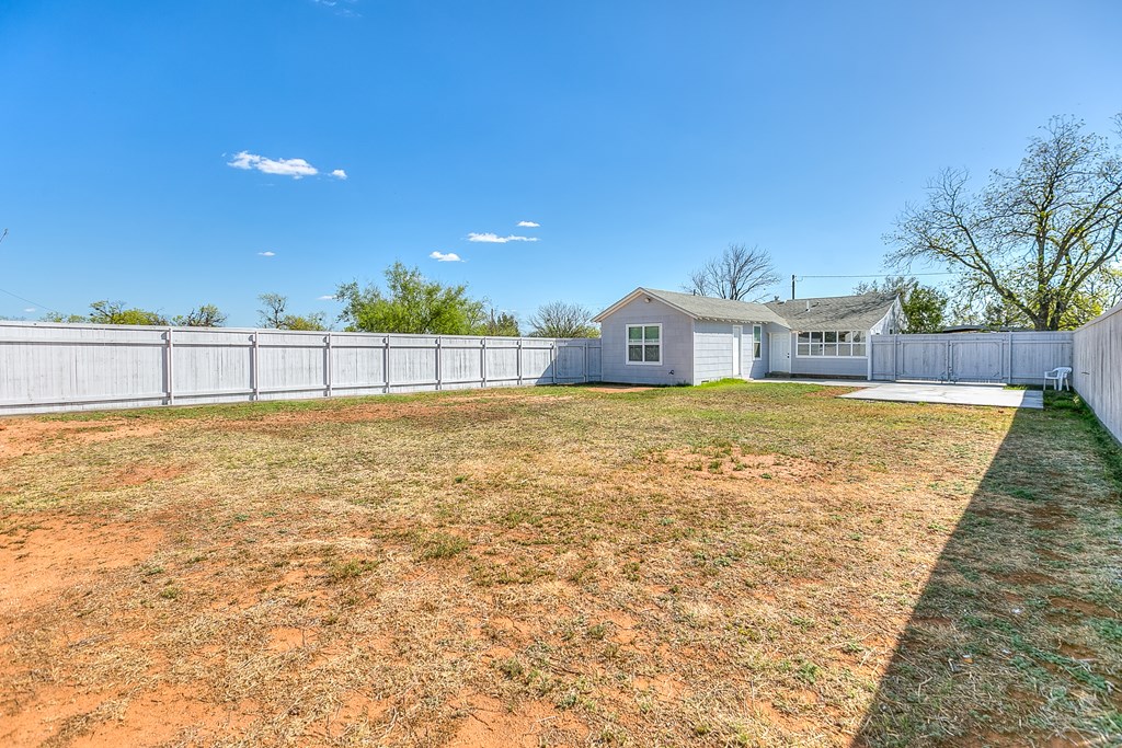 204 W 13th St, Robert Lee, Texas image 32