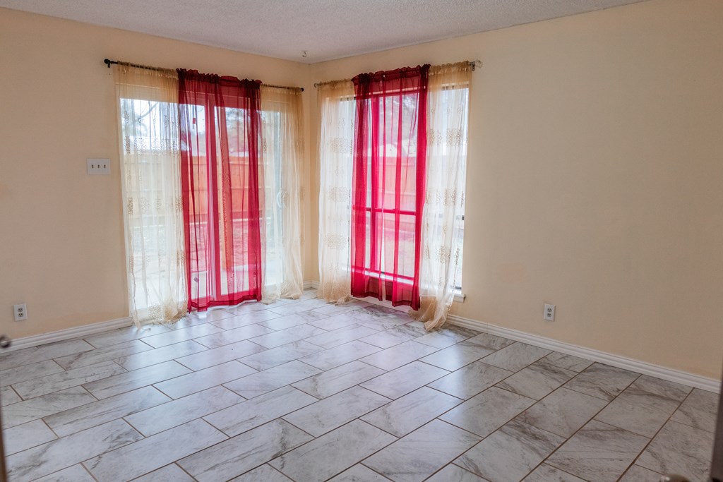 San Angelo, Texas 76904, United States, 4 Bedrooms Bedrooms, ,Residential,Pending,5355