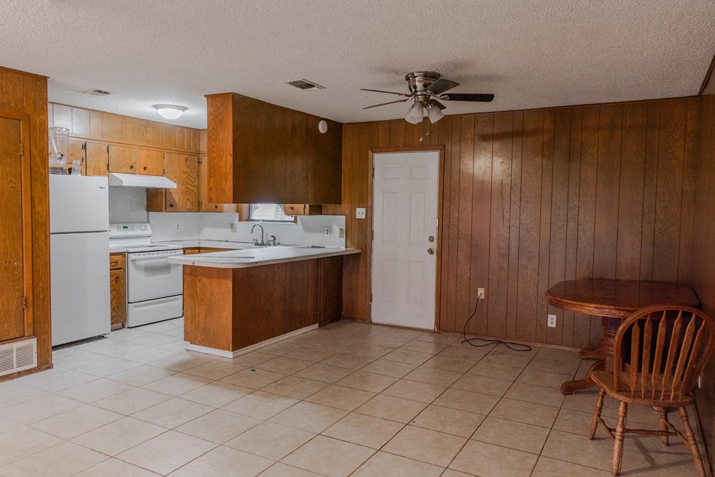 San Angelo, Texas 76904, United States, 4 Bedrooms Bedrooms, ,Residential,Pending,5355