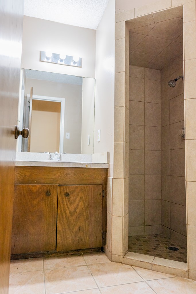 San Angelo, Texas 76904, United States, 4 Bedrooms Bedrooms, ,Residential,Pending,5355