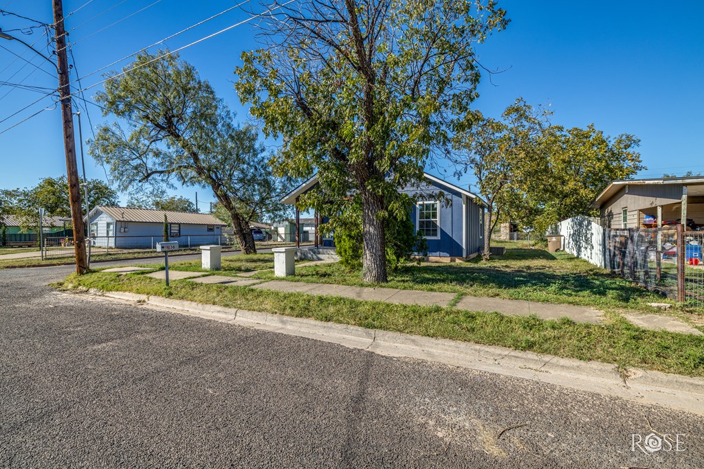 38 W 13th St, San Angelo, Texas image 5