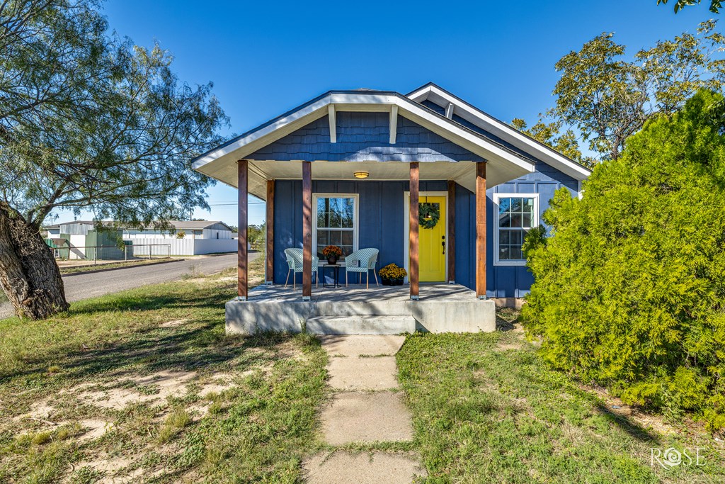 38 W 13th St, San Angelo, Texas image 2