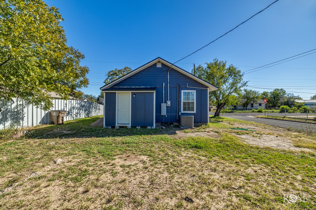 38 W 13th St, San Angelo, Texas image 23