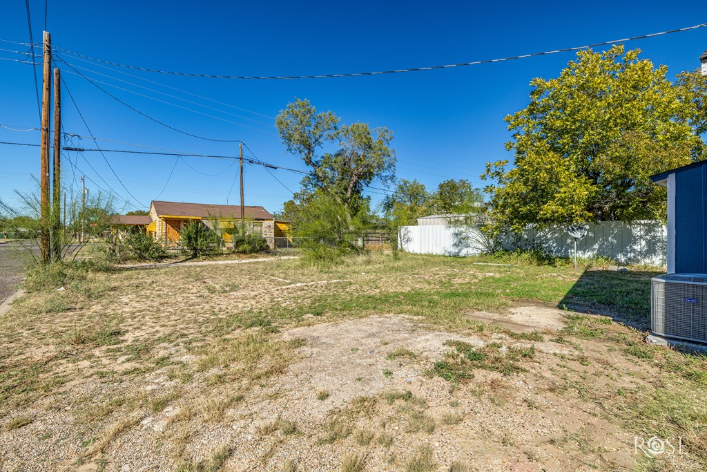 38 W 13th St, San Angelo, Texas image 21