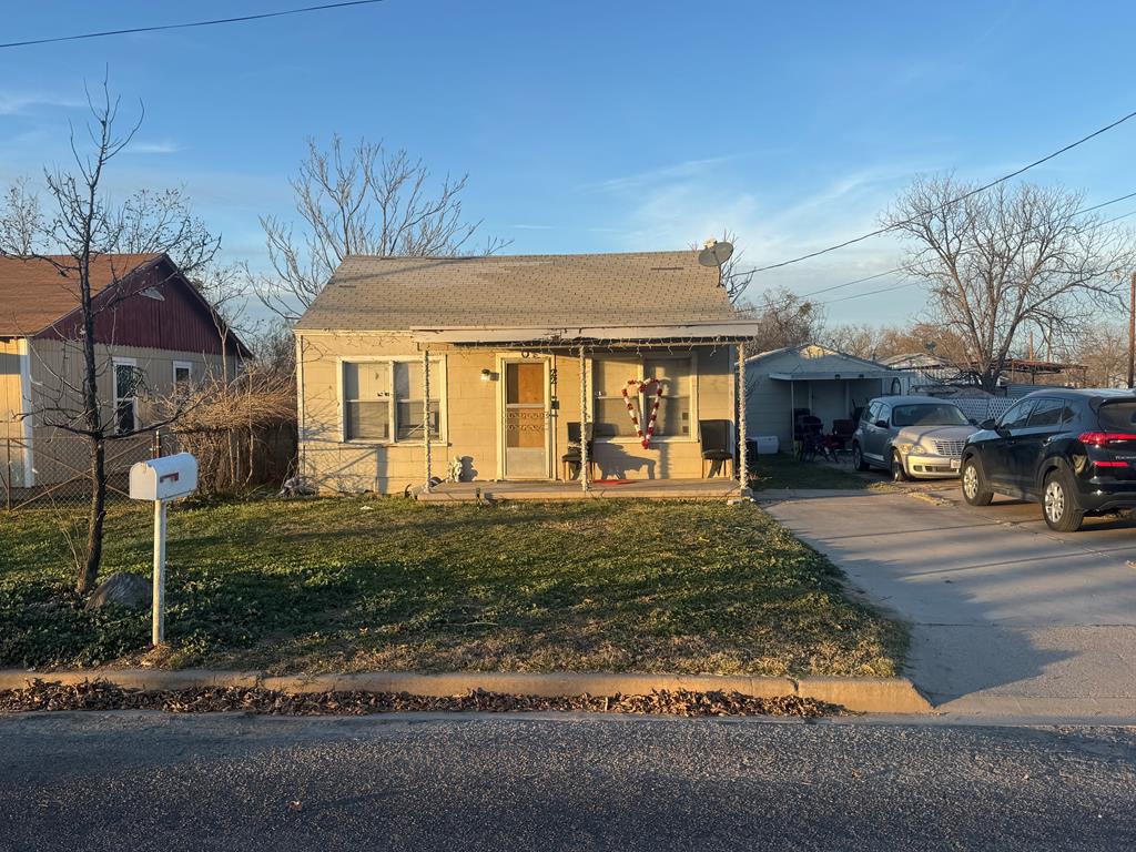 22 E 39th St, San Angelo, Texas image 1