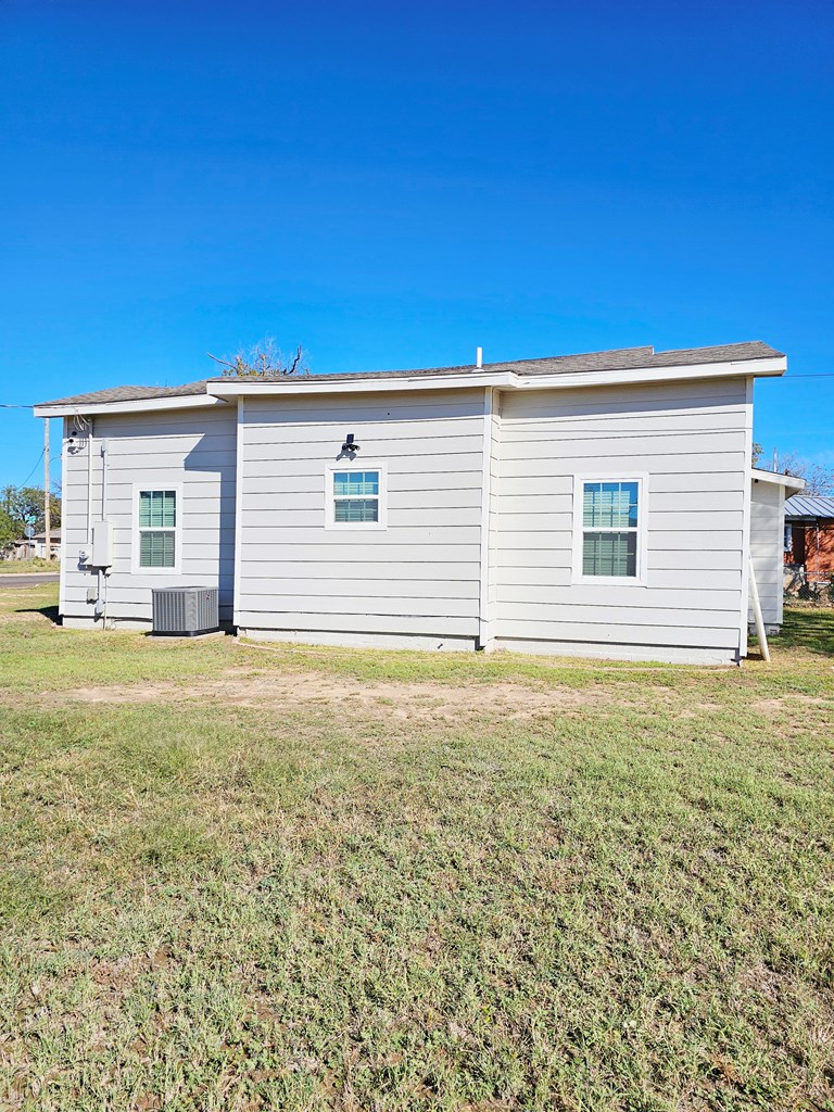 603 W 17th St - Photo 4