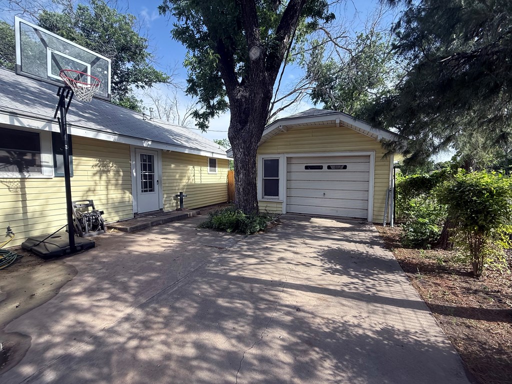 714 Duke St, Eden, Texas image 4