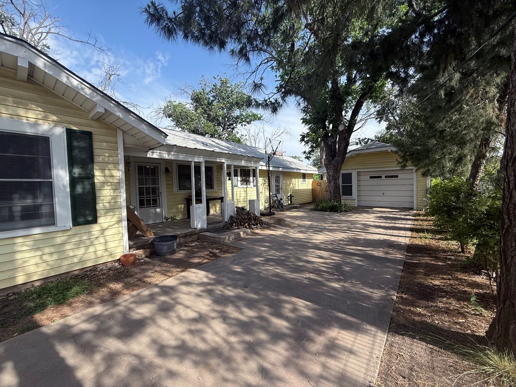 714 Duke St, Eden, Texas image 3
