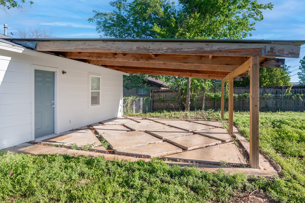 2007 E Stanton St, Brady, Texas image 8