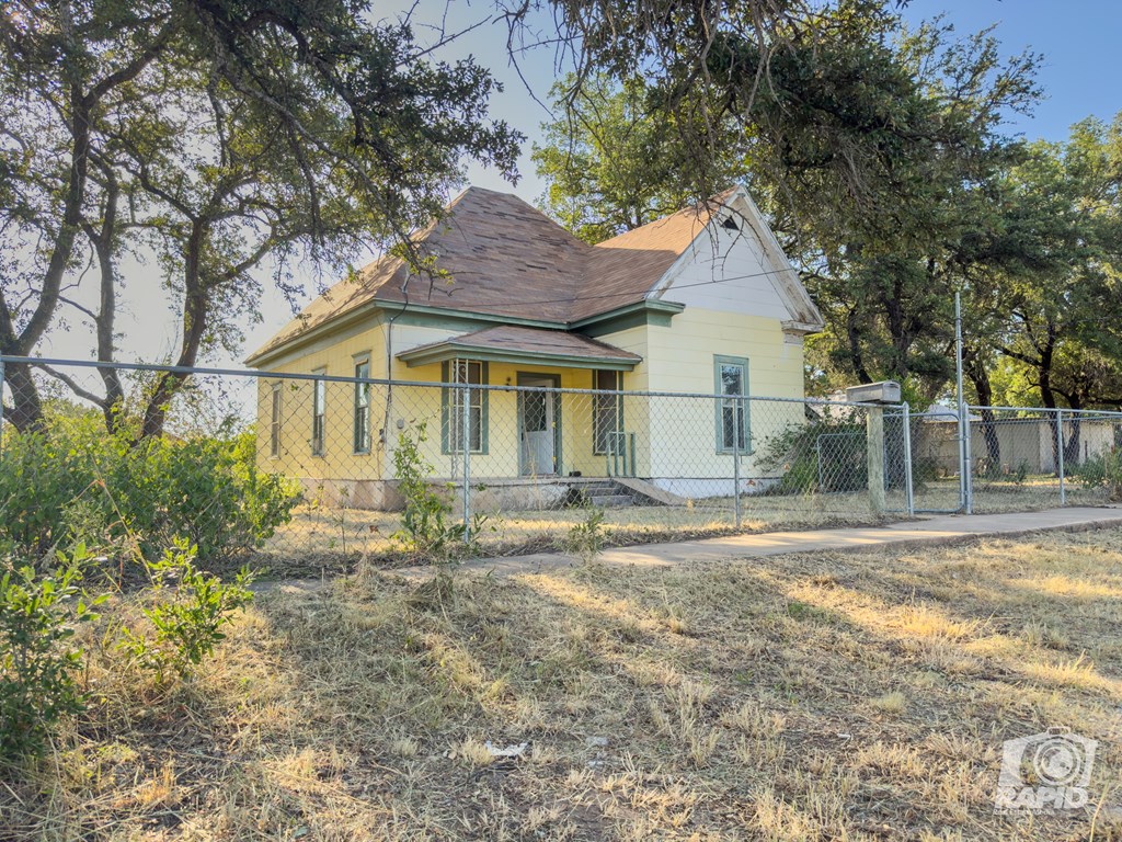 901 S Walnut St, Brady, Texas image 4