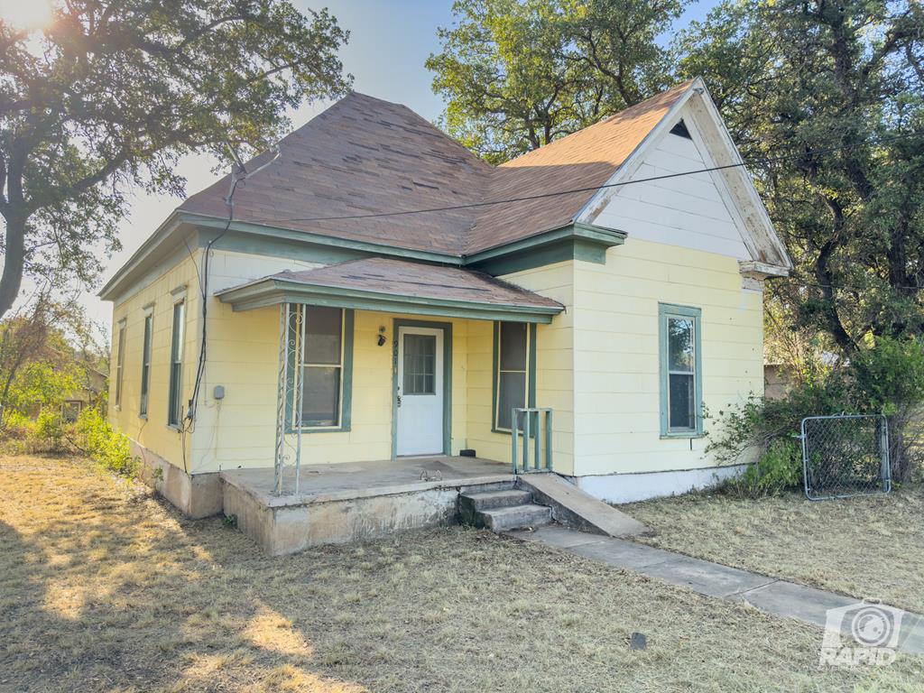 901 S Walnut St, Brady, Texas image 1