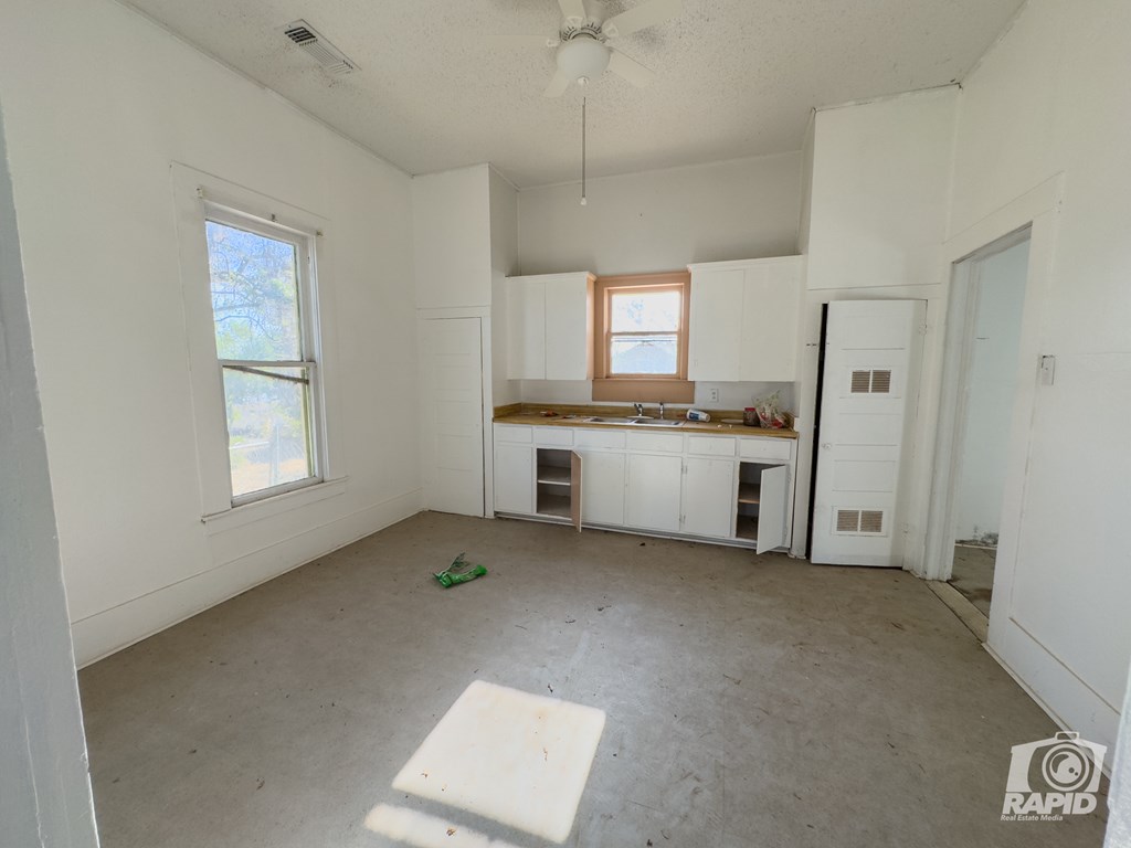 901 S Walnut St, Brady, Texas image 14