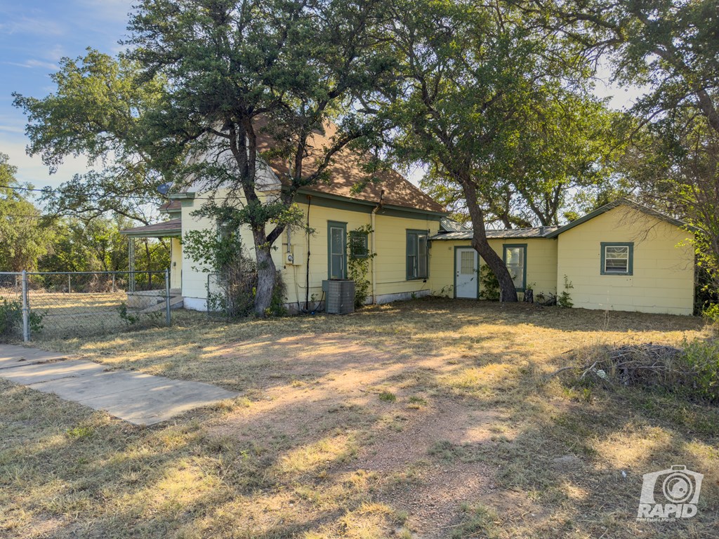 901 S Walnut St, Brady, Texas image 3