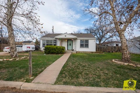 Homes For Sale - 306 N Garrett Street<br/> San Angelo, TX 76901