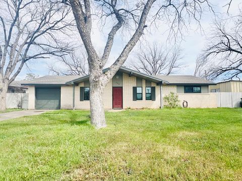 Homes For Sale - 172 Woodruff Street<br/> San Angelo, TX 76905