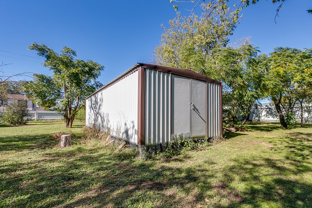 1009 8th St, Ballinger, Texas image 38