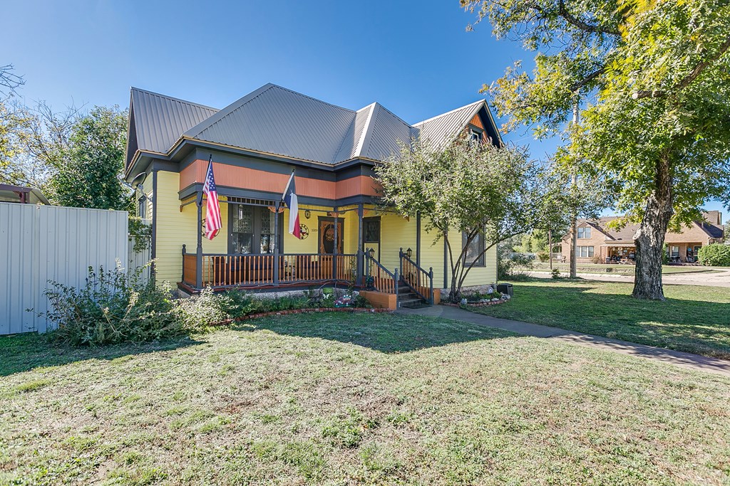 1009 8th St, Ballinger, Texas image 2