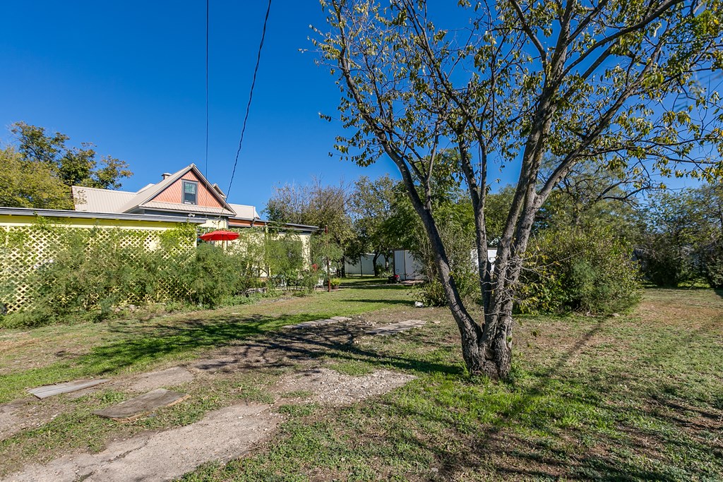 1009 8th St, Ballinger, Texas image 40