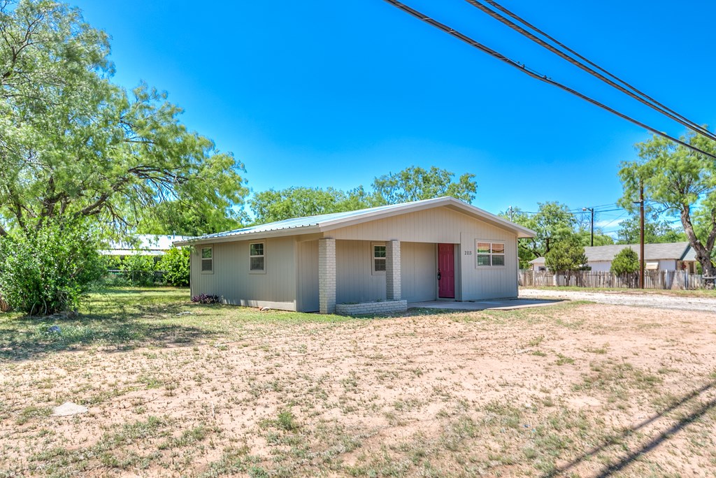 2113 S Hill St, San Angelo, Texas image 2
