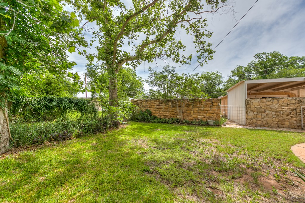 623 S Washington St, Bronte, Texas image 41