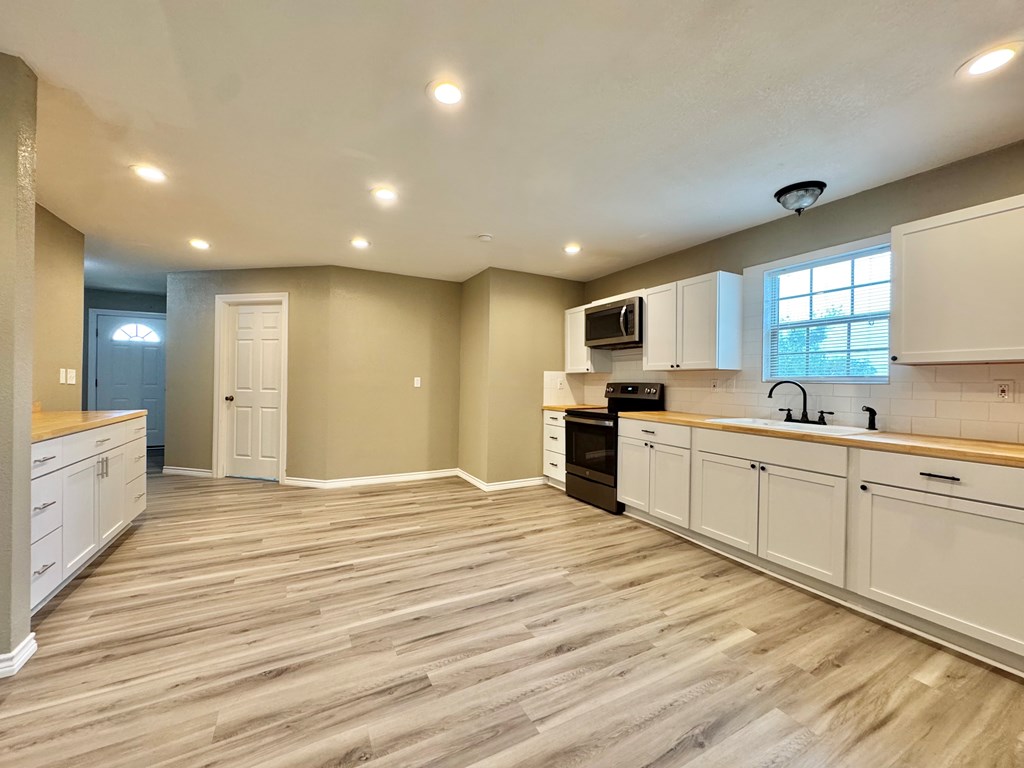 919 E 20th St, San Angelo, Texas image 2