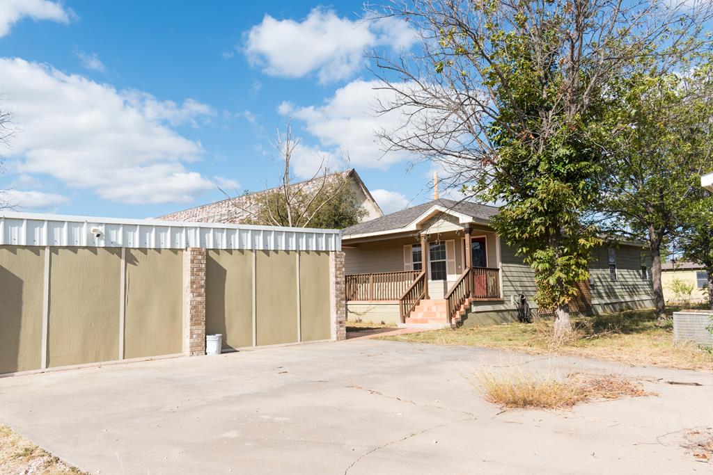 705 Fay St, Sonora, Texas image 2