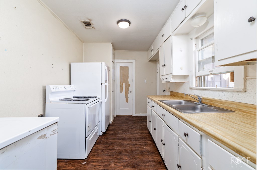 108 W College Ave, Sonora, Texas image 12