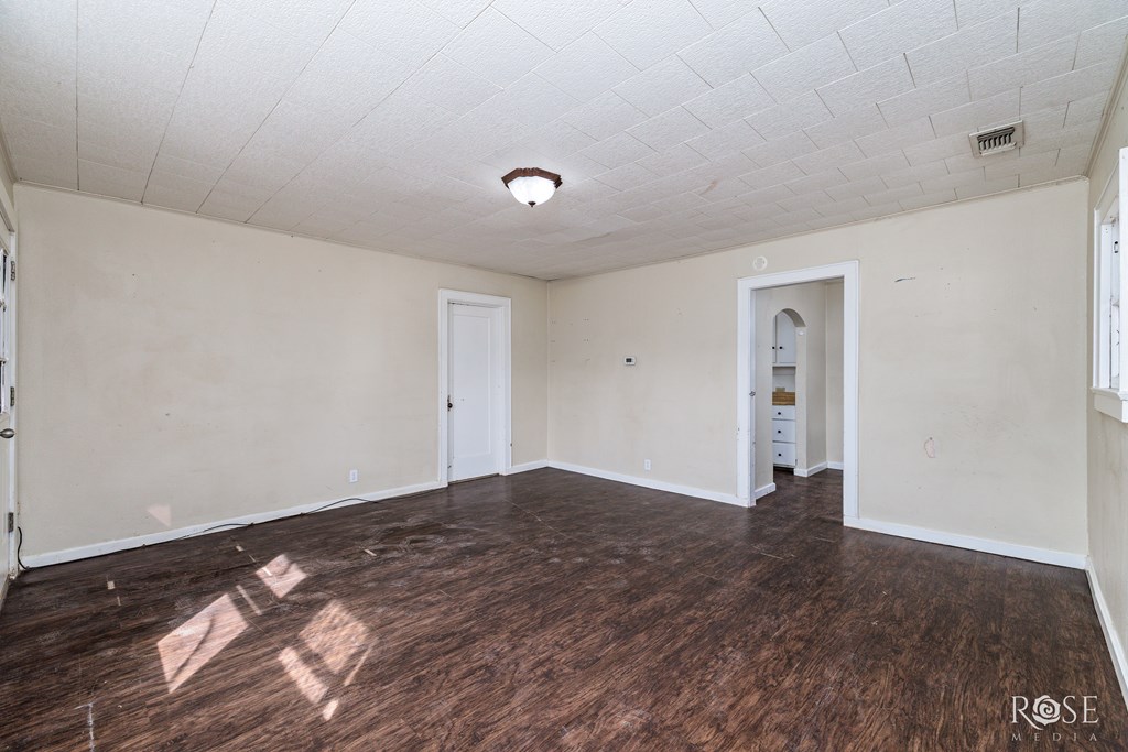 108 W College Ave, Sonora, Texas image 8
