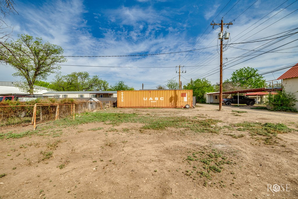 108 W College Ave, Sonora, Texas image 25
