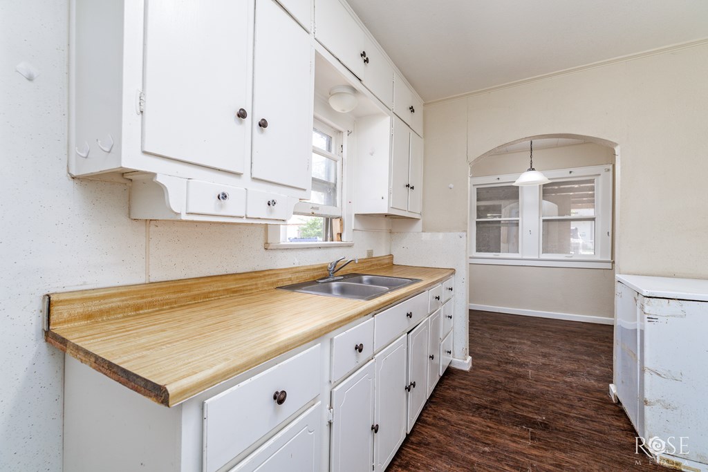 108 W College Ave, Sonora, Texas image 13