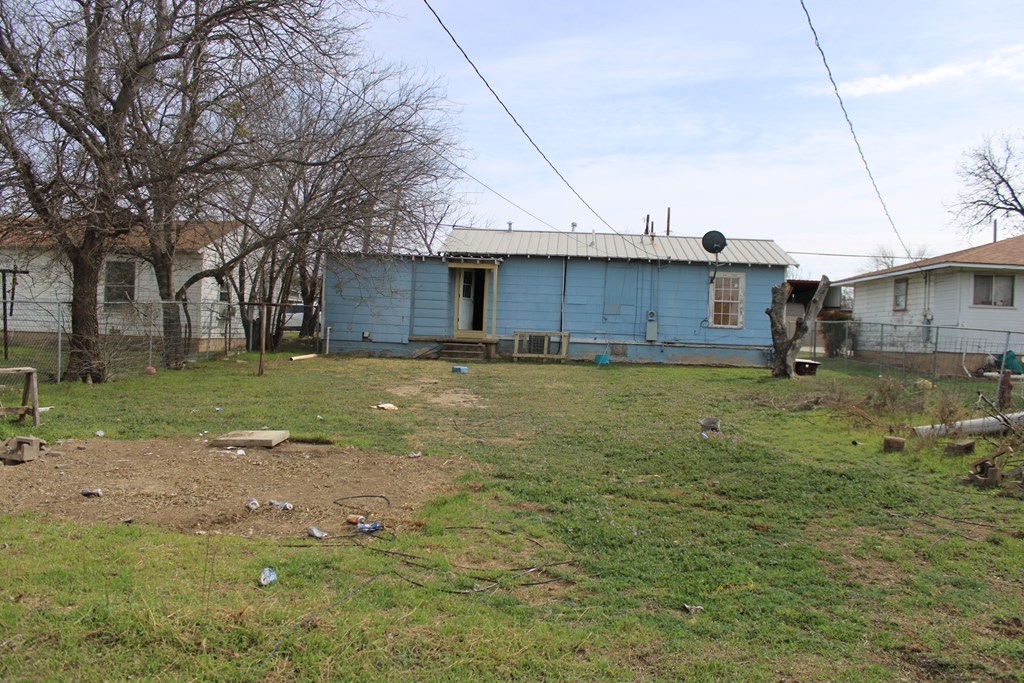 404 East Ave, Ballinger, Texas image 3