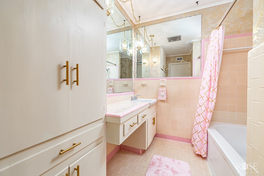 Big Lake, Texas 76932, United States, 4 Bedrooms Bedrooms, ,4 BathroomsBathrooms,Residential,Active,182882