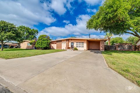 Homes For Sale - 1003 N Plaza Ave<br/> Big Lake, TX 76932