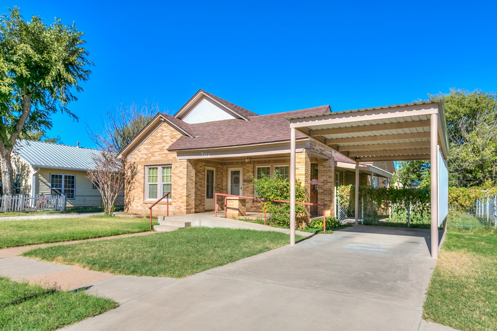 902 10th St, Ballinger, Texas image 3