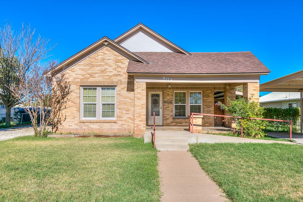 902 10th St, Ballinger, Texas image 1