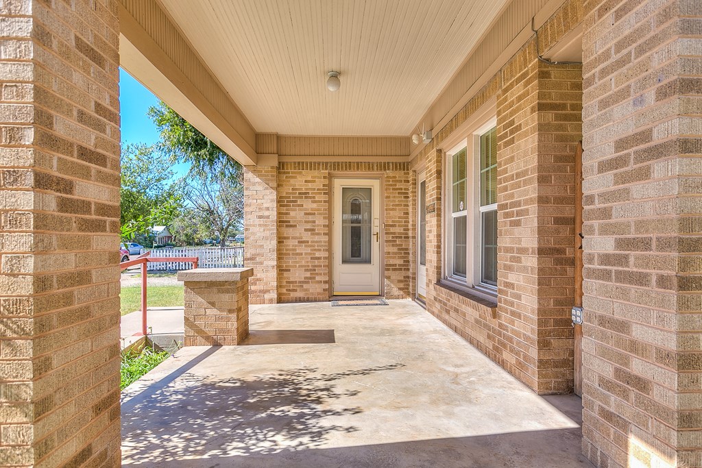 902 10th St, Ballinger, Texas image 5