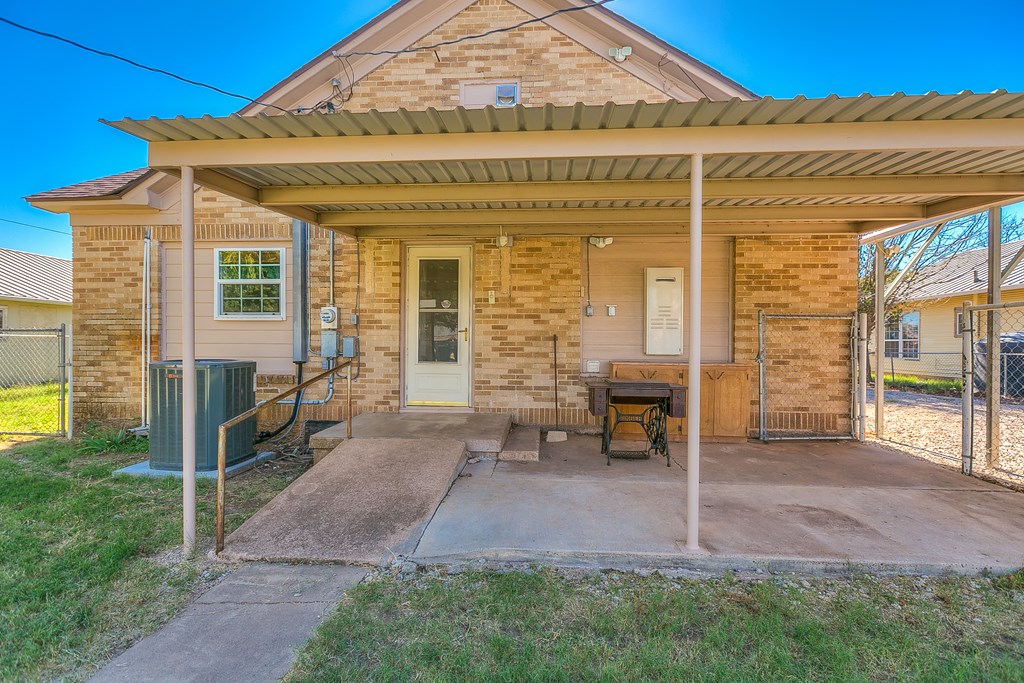 902 10th St, Ballinger, Texas image 20