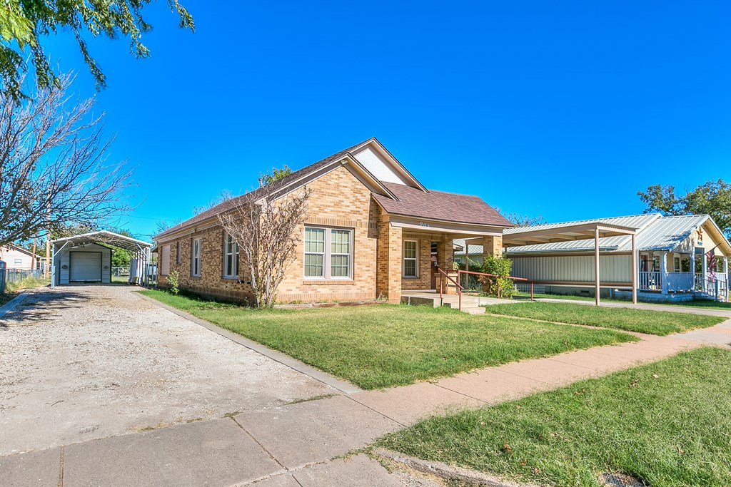 902 10th St, Ballinger, Texas image 4