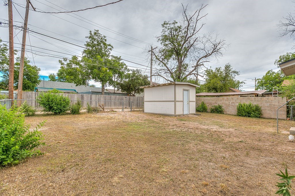 413 E 13th St, San Angelo, Texas image 24