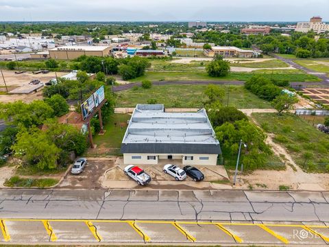 Homes For Sale - 323 E 6th Street<br/> San Angelo, TX 76903