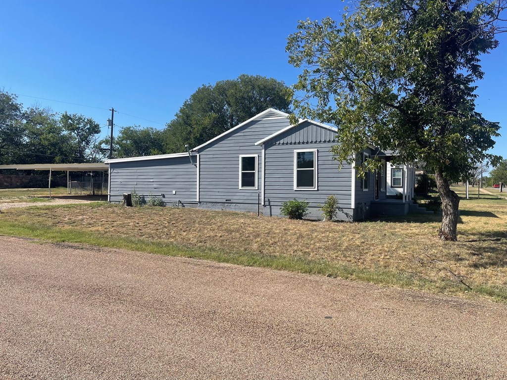 301 East Ave, Ballinger, Texas image 2